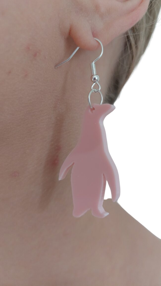 bozan-pingviini-pienet-korvakorut-vaaleanpunainen-malli bozan-pingviini-pienet-korvakorut-vaaleanpunainen-malli