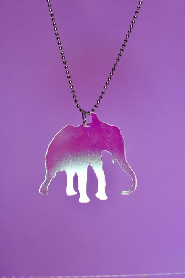 Anton Norsu Kaulakoru Iridescent titiMadam Anton Norsu Kaulakoru Iridescent titiMadam