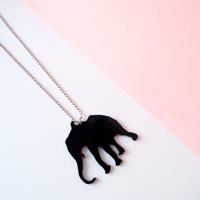 Anton Norsu eläin valkoinen kaulakoru titiMadam Anton Norsu eläin musta kaulakoru titiMadam