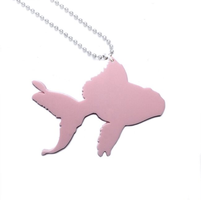 Galatee Kultakala Iso Vaaleanpunainen Kaulakoru titiMadam Jewelry Galatee Kultakala Iso Vaaleanpunainen Kaulakoru titiMadam Jewelry