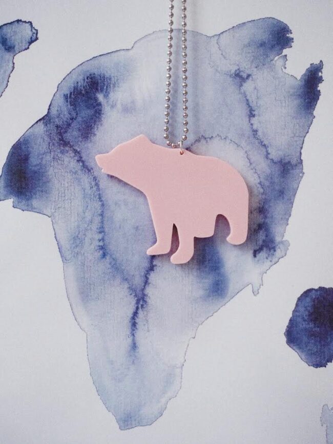 björn-karhu-iso-vaaleanpunainen-kaulakoru Karhu Iso Vaaleanpunainen Kaulakoru titiMadam Jewelry