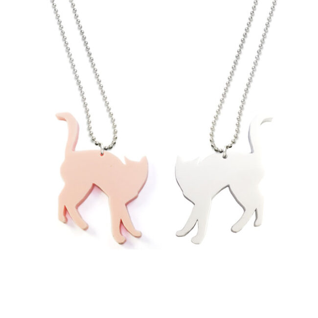 Carol Kissa Kaulakoru valkoinen ja vaaleanpunainen pieni titidam Carol Kissa Kaulakoru valkoinen ja vaaleanpunainen pieni titidam