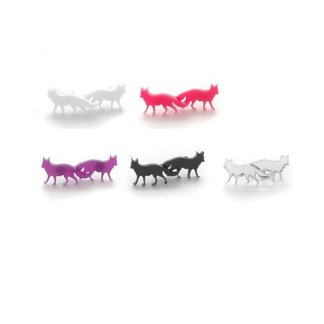 Fanny Fox kettu nappikorvakorut saatavana useassa eri värissä. Fanny Fox kettu nappikorvakorut saatavana useassa eri värissä.