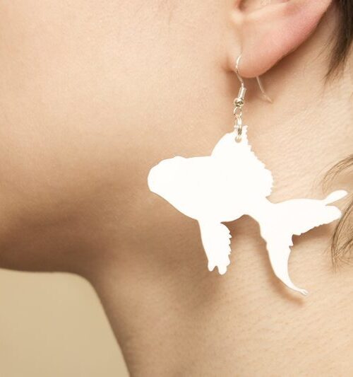 Galatee Kultakala korvakorut titiMadam Jewelry verkkokaupasta!