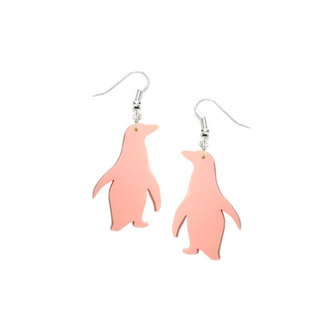 Bozan Penguin earrings 7 Bozan Penguin pingviini korvakorut on saatavana useassa eri värissä.
