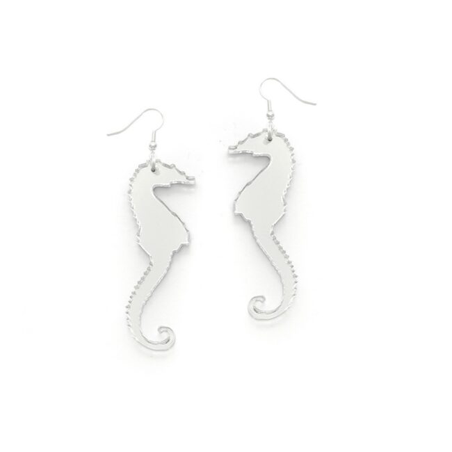 Sara Seahorse earrings 1 Sara Seahorse merihevonen korvakorut on saatavana useassa eri värissä.