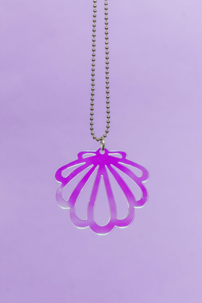 simpukka-iridescent-kaulakoru simpukka-iridescent-kaulakoru