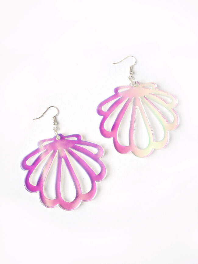 titimadam-iridescent_callmeonmyshellphone_er.jpg Call Me On My Shellphone isot korvakorut