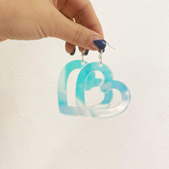 Sydän korvakorut iridescent sävyssä titiMadam Jewelry Heartbreaker IRIDESCENT isot korvakorut