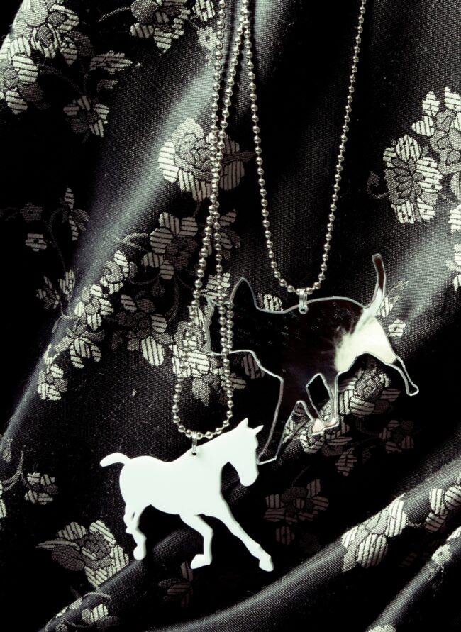 Emma Hevonen Kaulakoru Iso Valkoinen titiMadam Jewelry Emma Hevonen Kaulakoru Iso Valkoinen titiMadam Jewelry