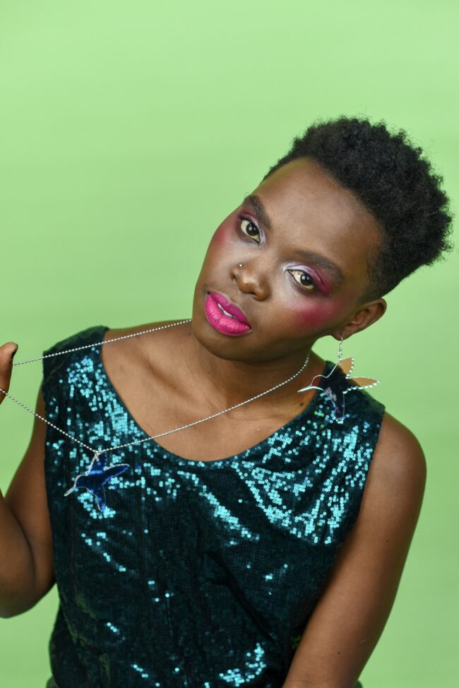 Vilma Kolibri Isot Korvakorut Ja Kaulakoru - Eläinkorut Vilma Kolibri Eläin Kaulakoru Iridescent Iso Palloketju