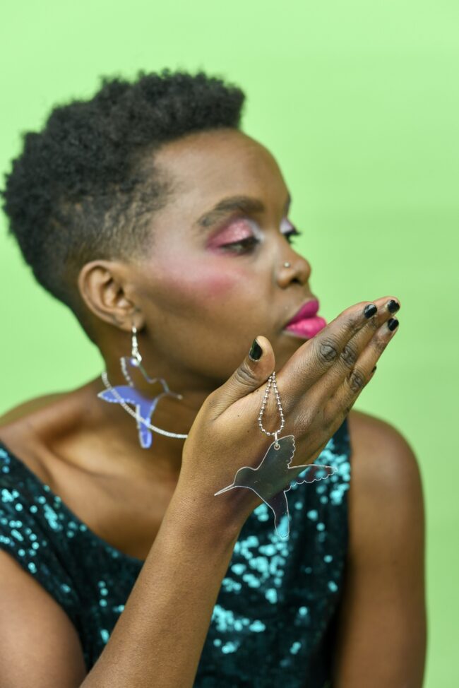 Vilma Kolibri Kaulakoru Ja Korvakorut - Iridescent Vilma Kolibri Eläin Kaulakoru Iridescent Iso Palloketju