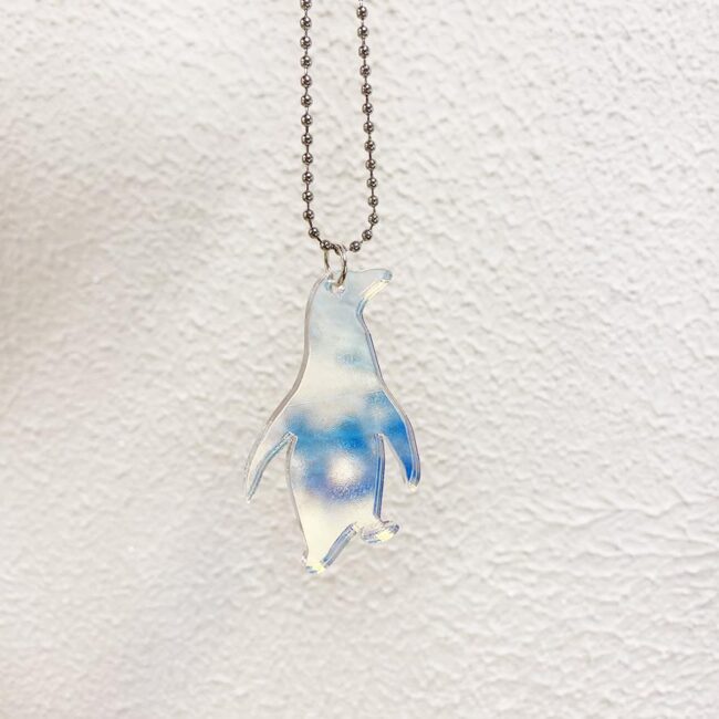 titiM_iridescent_penguin_pdnt Penguin shaped pendant made from iridescent acrylic.