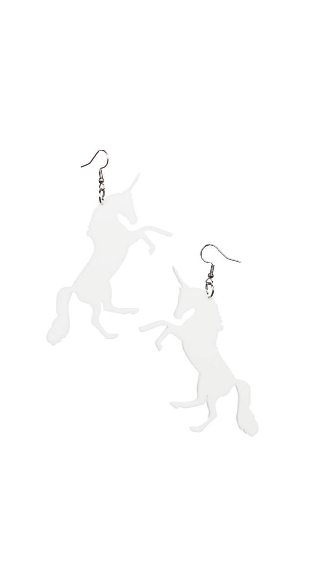 yaseed-yksisarvinen-valkoinen-isot-korvakorut yaseed-yksisarvinen-valkoinen-isot-korvakorut