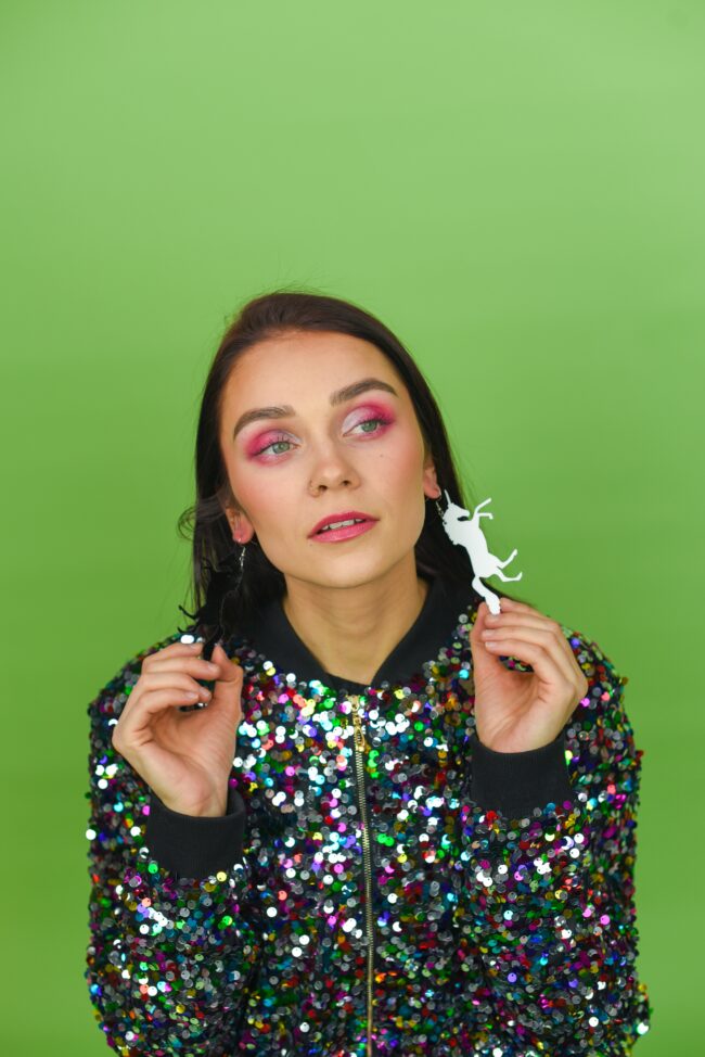 yaseed-yksisarvinen-iso-malli-valkoinen-musta yaseed-yksisarvinen-iso-malli-valkoinen-musta