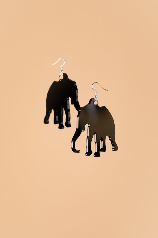 Anton Norsu Isot mustat korvakorut titiMadam Anton Norsu Isot mustat korvakorut titiMadam