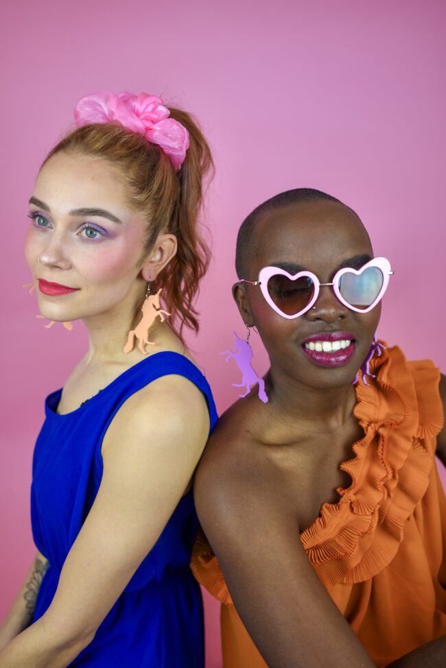 Yaseed Yksisarvinen isot korvakorut purkkapinkki ja persikka titiMadam Yaseed Yksisarvinen isot korvakorut purkkapinkki ja persikka titiMadam