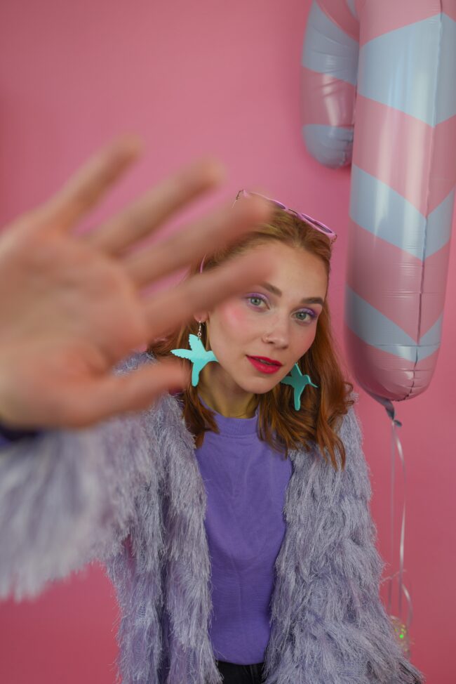 vilma-kolibri-isot-korvakorut-minttu-malli vilma-kolibri-isot-korvakorut-minttu-malli