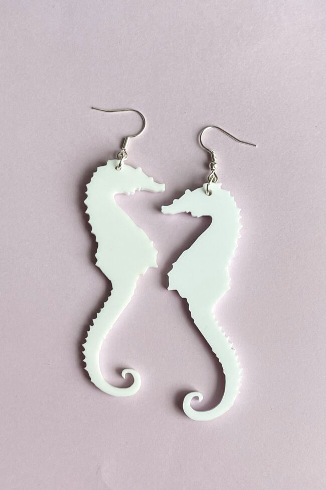 Sara Merihevonen Valkoiset Eläin Korvakorut titiMadam Jewelry Sara Merihevonen Valkoiset Eläin Korvakorut titiMadam Jewelry