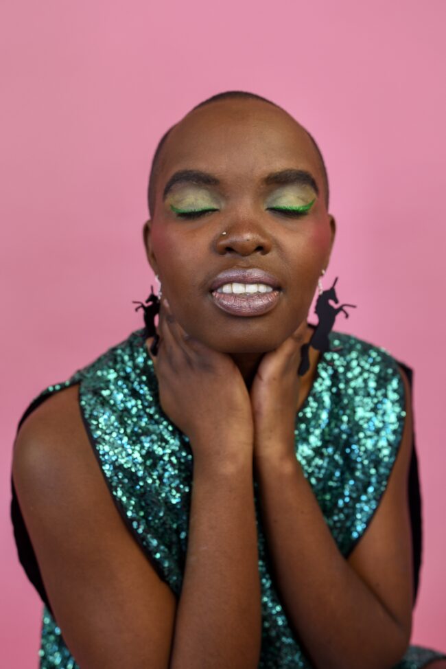 Yaseed Yksisarvinen Kaksi Kokoa Musta titiMadam Yaseed Yksisarvinen Kaksi Kokoa Musta titiMadam