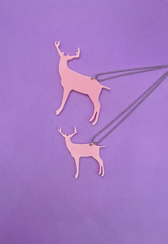 Peura kaulakoru vaaleanpunainen iso ja midi koko titiMadam Peura kaulakoru vaaleanpunainen iso ja midi koko titiMadam