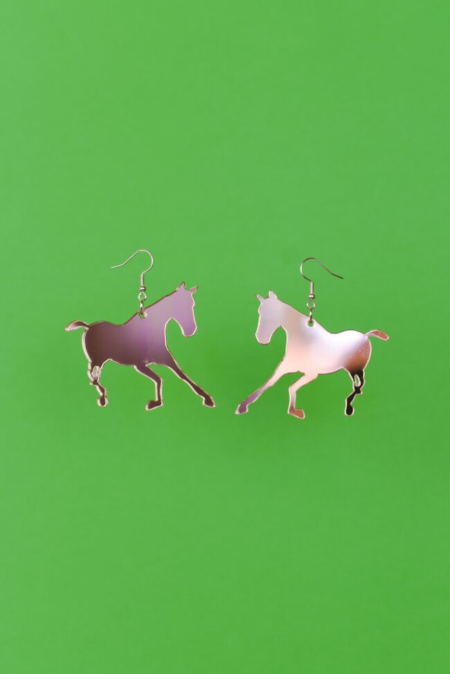 Emma hevonen korvakorut ruusukulta peili titiMadam Emma hevonen korvakorut ruusukulta peili titiMadam