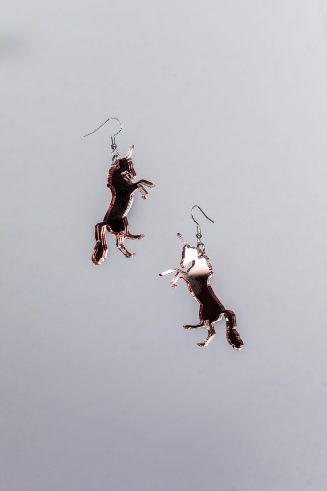 yaseed-yksisarvinen-pieni-ruuskulta Unicorn Yksisarvinen Korvakorut titiMadam Jewelry