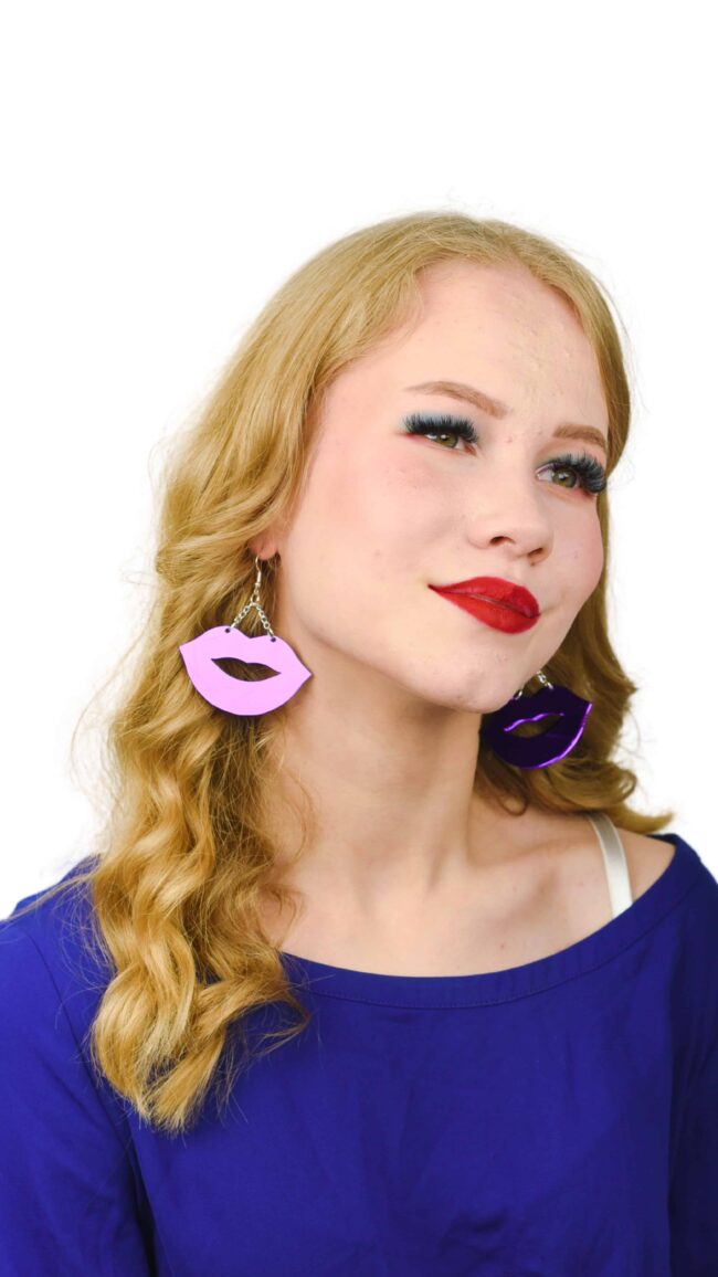 huulet-peili-liila-malli huulet-peili-liila-malli