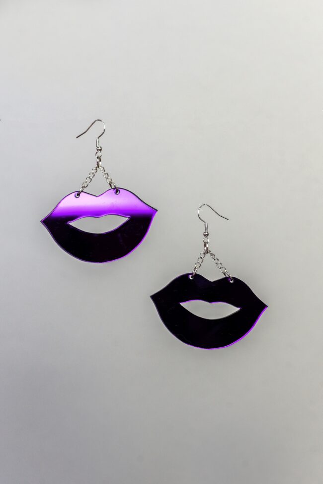 huulet-peili-liila huulet-peili-liila