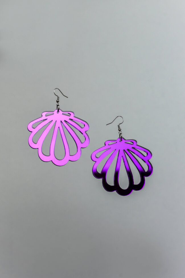 Simpukka korvakorut liila peili sävyssä titiMadam Jewelry Simpukka korvakorut liila peili sävyssä titiMadam Jewelry