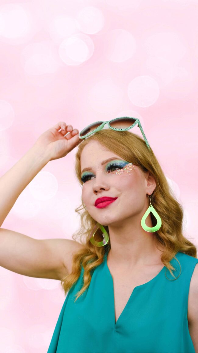 Pisara iso hologram iridescent korvakorut titiMadam Jewelry Pisara isot hologram iridescent korvakorut titiMadam Jewelry