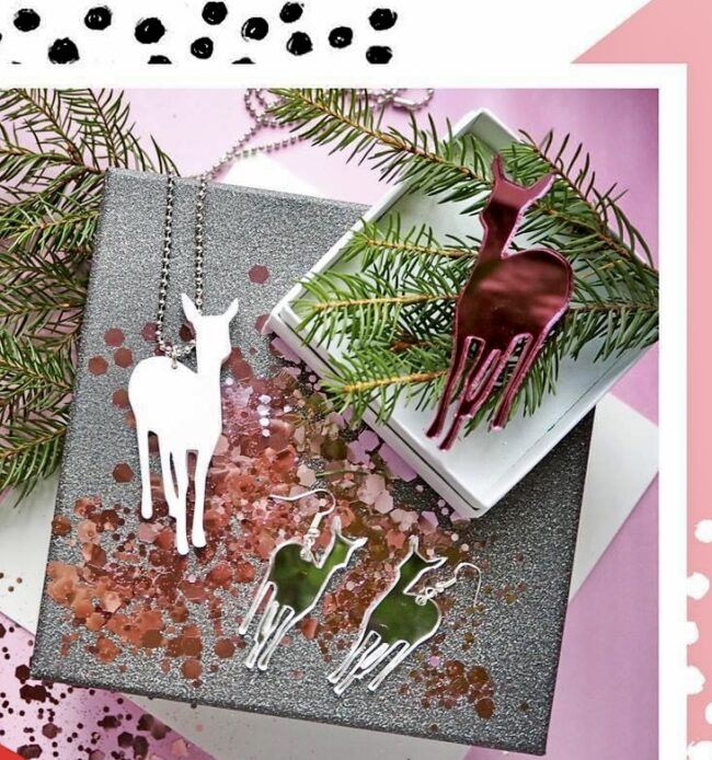 Juan Bambi Korvakorut Ja Kaulakoru Pinkki ja hopea peili titiMadam Juan Bambi Korvakorut Ja Kaulakoru Pinkki ja hopea peili titiMadam