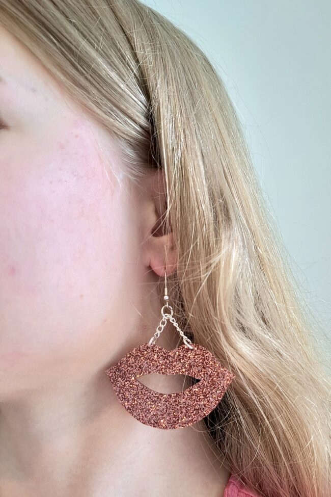 Huulet korvakorut ruusukulta glitter sävyssä titiMadam Jewelry Huulet korvakorut ruusukulta glitter sävyssä titiMadam Jewelry