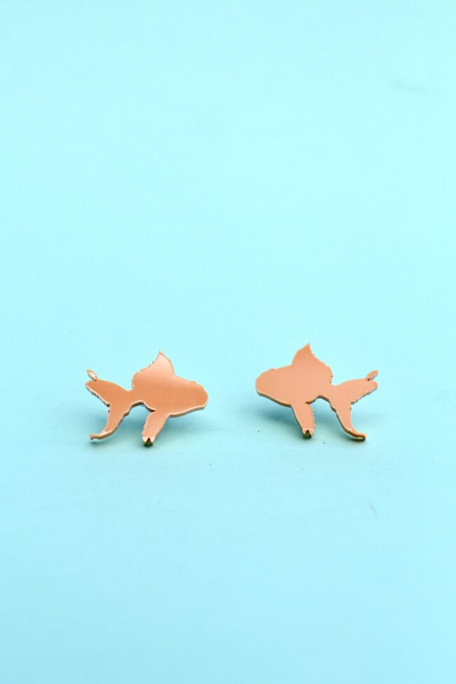 Pienet Kultakala nappikorvakorut persikka titiMadam Jewelry Pienet Kultakala nappikorvakorut persikka titiMadam Jewelry