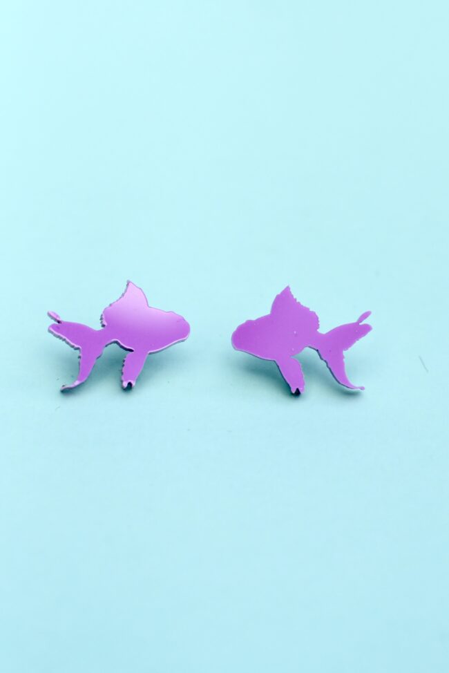 Pienet Kultakala nappikorvakorut purkkapinkki titiMadam Jewelry Pienet Kultakala nappikorvakorut purkkapinkki titiMadam Jewelry