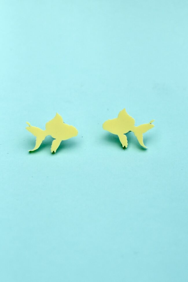 Pienet Kultakala nappikorvakorut vaaleankeltainen titiMadam Jewelry Pienet Kultakala nappikorvakorut vaaleankeltainen titiMadam Jewelry