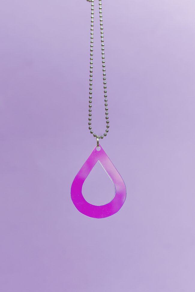 Pisara iso hologram iridescent kaulakoru titiMadam Jewelry Pisara iso hologram iridescent kaulakoru titiMadam Jewelry