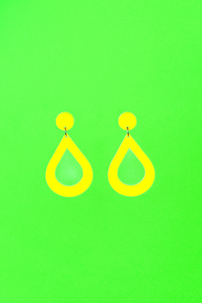 pisasa-tapilla-vaaleankeltainen-korvakorut pisasa-tapilla-vaaleankeltainen-korvakorut