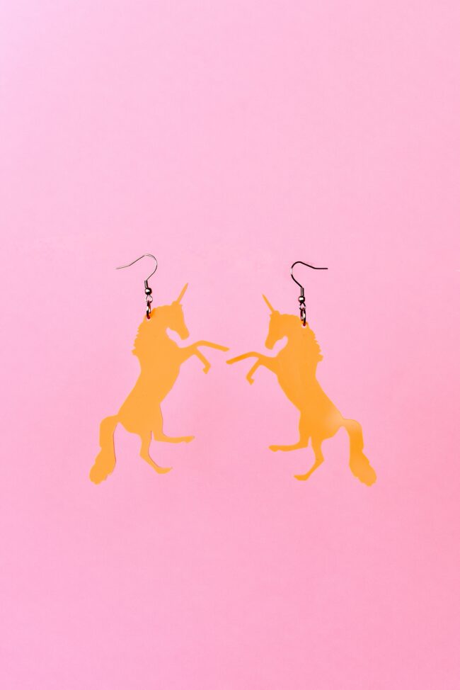 yksisarvinen-iso-persikka-korvakorut Yaseed Yksisarvinen Isot Korvakorut titiMadam Jewelry