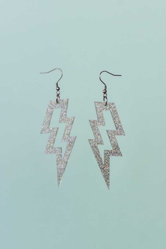 salama.hopeaglitter.koukulla.korvakorut salama.hopeaglitter.koukulla.korvakorut