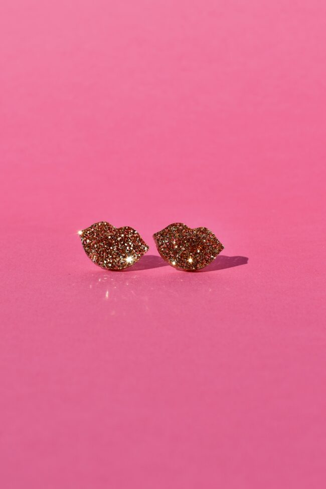 huulet.nappikorvakorut.kultaglitter Huulet Pienet Glitter Nappikorvakorut titiMadam Jewelry