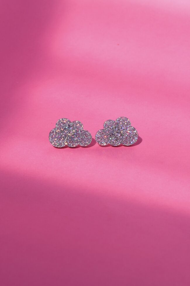 Pienet Pilvi nappikorvakorut glitter hopea titiMadam Jewelry Pienet Pilvi nappikorvakorut glitter hopea titiMadam Jewelry