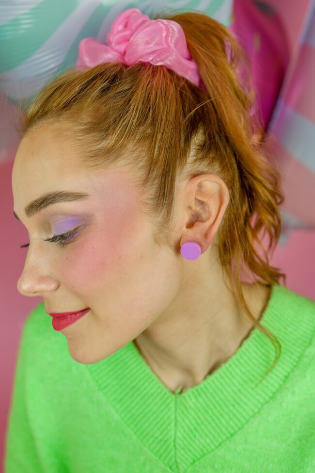 pyöreät-nappikorvakorut-purkkapinkki-iso pyöreät-nappikorvakorut-purkkapinkki-iso