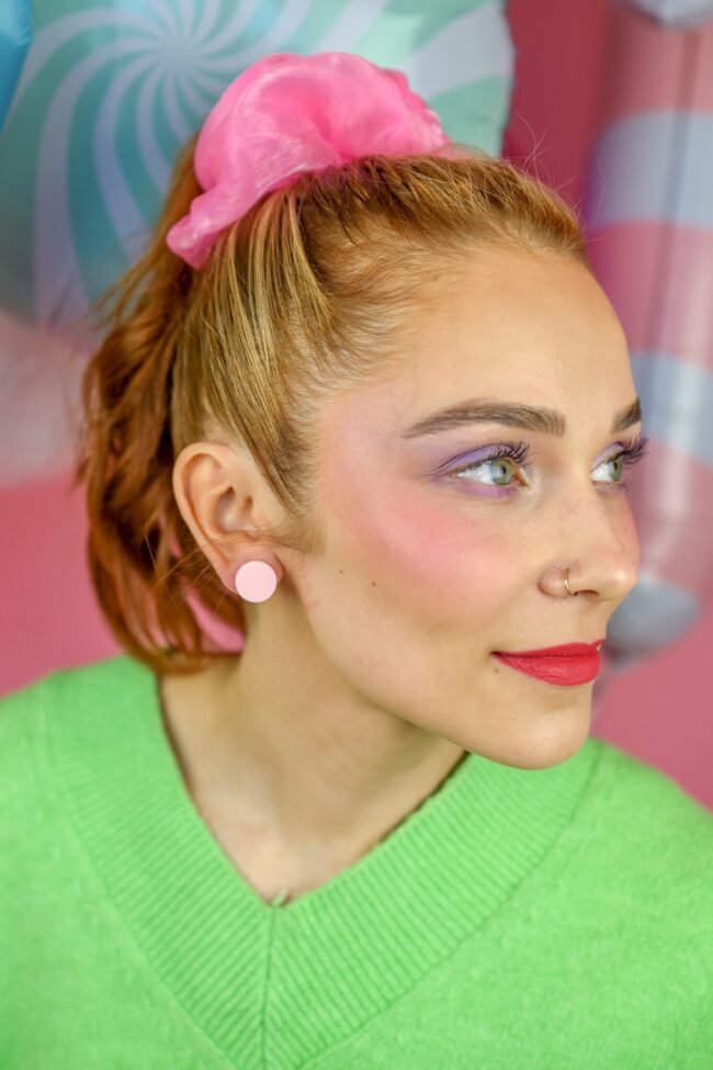 pyöreät-nappikorvakorut-vaaleanpunainen-pieni pyöreät-nappikorvakorut-vaaleanpunainen-pieni