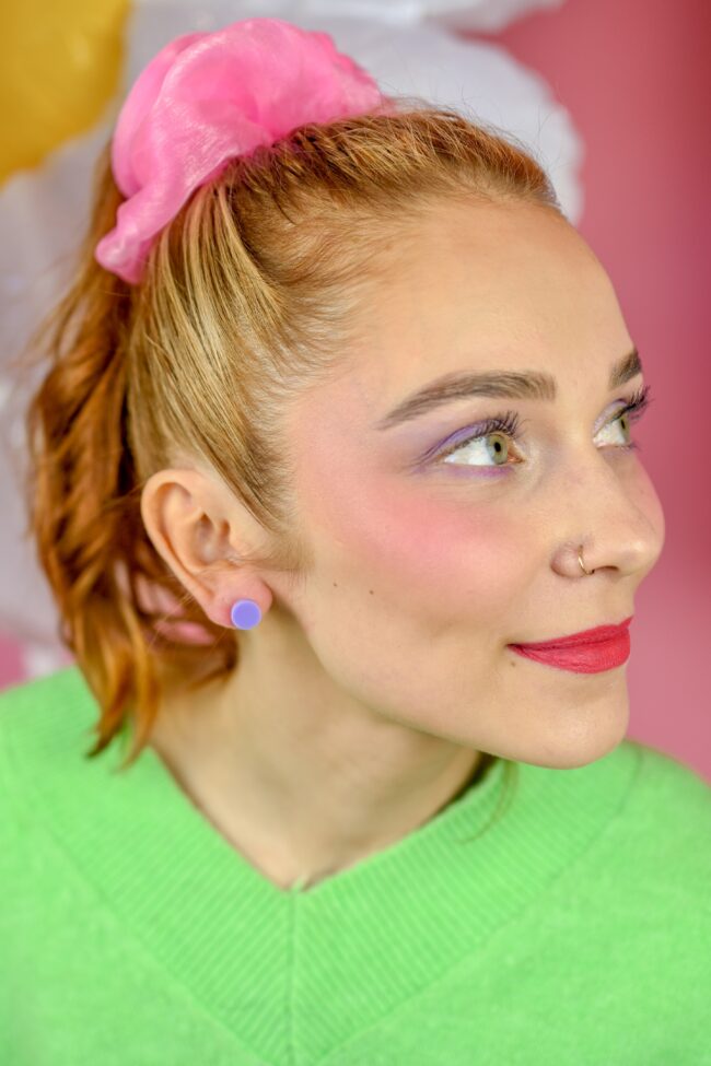 pyöreät-nappikorvakorut-super-pieni-laventeli pyöreät-nappikorvakorut-super-pieni-laventeli