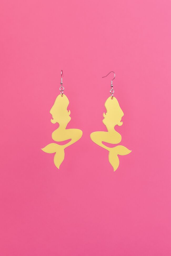 merenneito-korvakorut-vaaleankeltainen-koukku merenneito-korvakorut-vaaleankeltainen-koukku