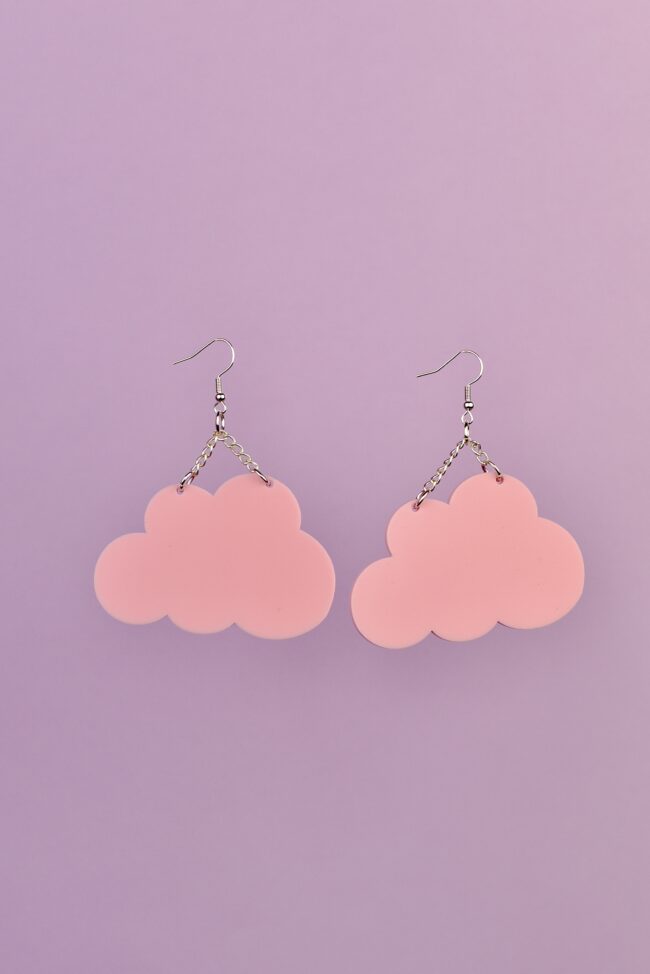 pilvi-korvakorut-vaaleanpunainen-koukku pilvi-korvakorut-vaaleanpunainen-koukku