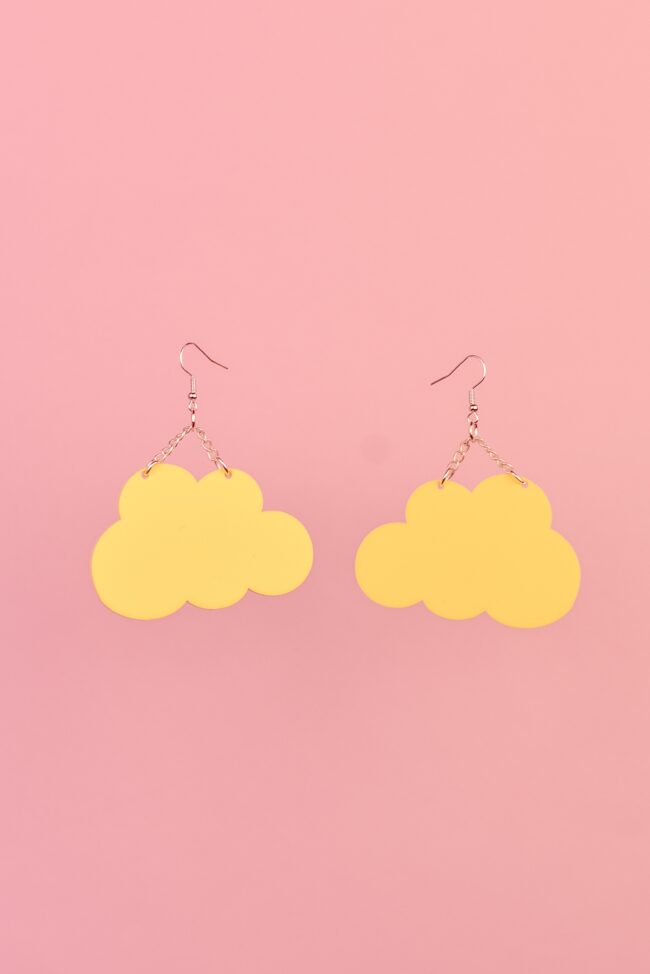 pilvi-korvakorut-vaaleankeltainen-pastelli pilvi-korvakorut-vaaleankeltainen-pastelli