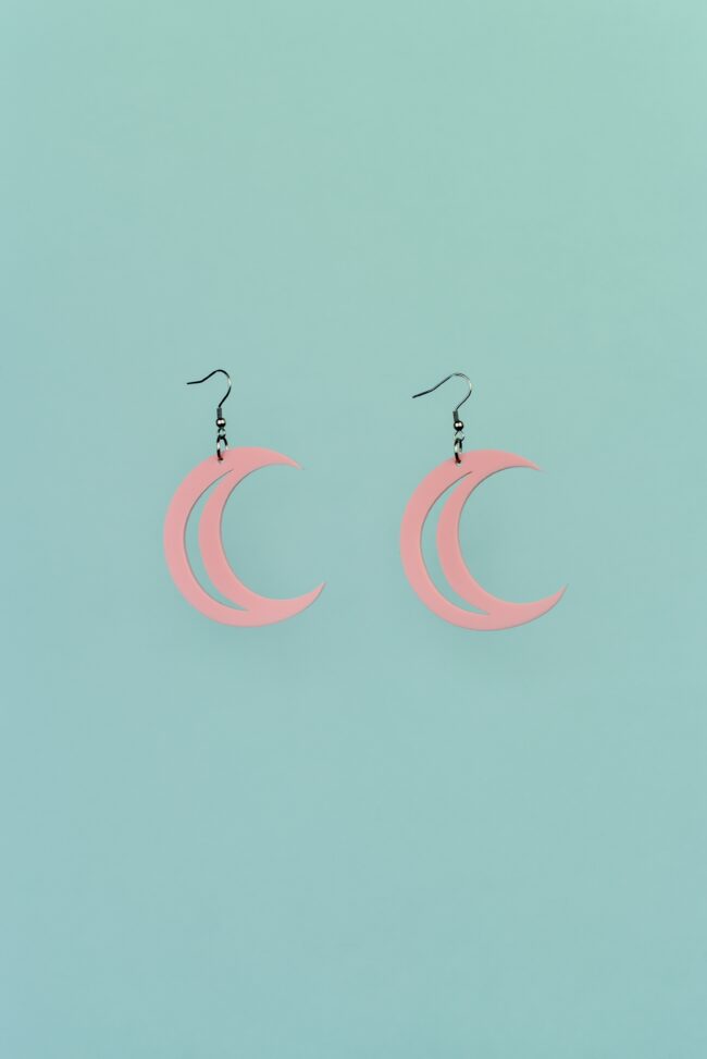 kuu-vaaleanpunainen-korvakorut-pastelli kuu-vaaleanpunainen-korvakorut-pastelli