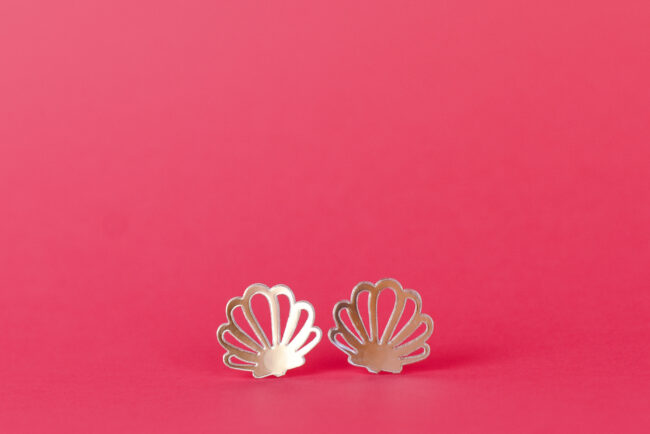 simpukka-hopea-peili-nappi-korvakorut Pienet Hopeat Simpukka Nappikorvakorut titiMadam Jewelry